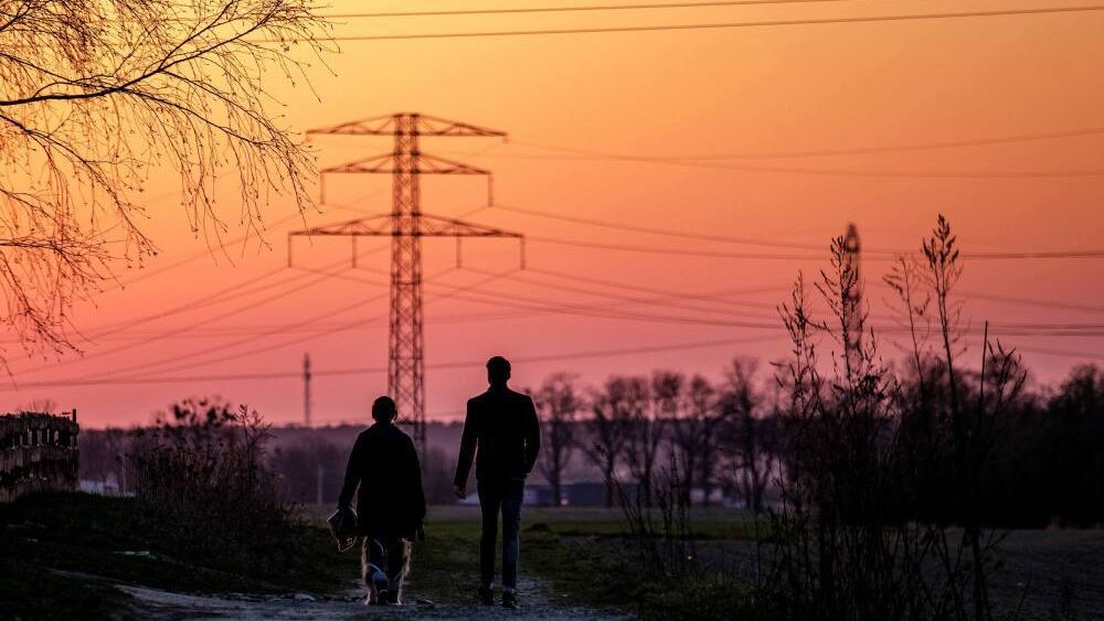 Spacer z psem o zachodzie s�o�ca
Gliwice , 07.04.2020. Koronawirus w Polsce.
Spacer z psem w pobli�u Gliwic, 7. bm. o zachodzie s�o�ca.  (ag/dw)
PAP/Andrzej Grygiel
Andrzej Grygiel
covid-19, ENERGETYCZNE, energetyka, epidemia, epidemie i zarazy, gliwic gliwice, HOME, koronawirus, LINIE, ludzie, miasto, natura, OFFICE, pandemia, PIES, POGODA, POLE, PORZ�DKI, PRACA, pr�d, SARS-CoV-19, S�O�CA, S�O�CE, spacer, wirus, ZACH�D, zdalna