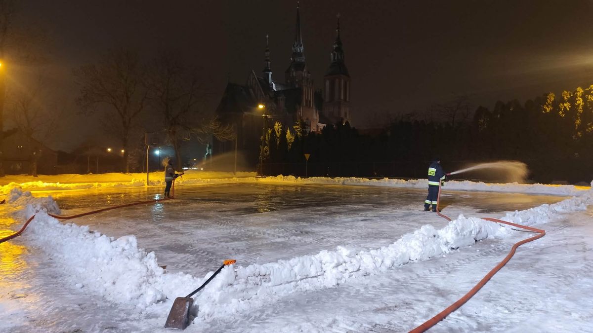 Lodowisko powstaje przy remizie