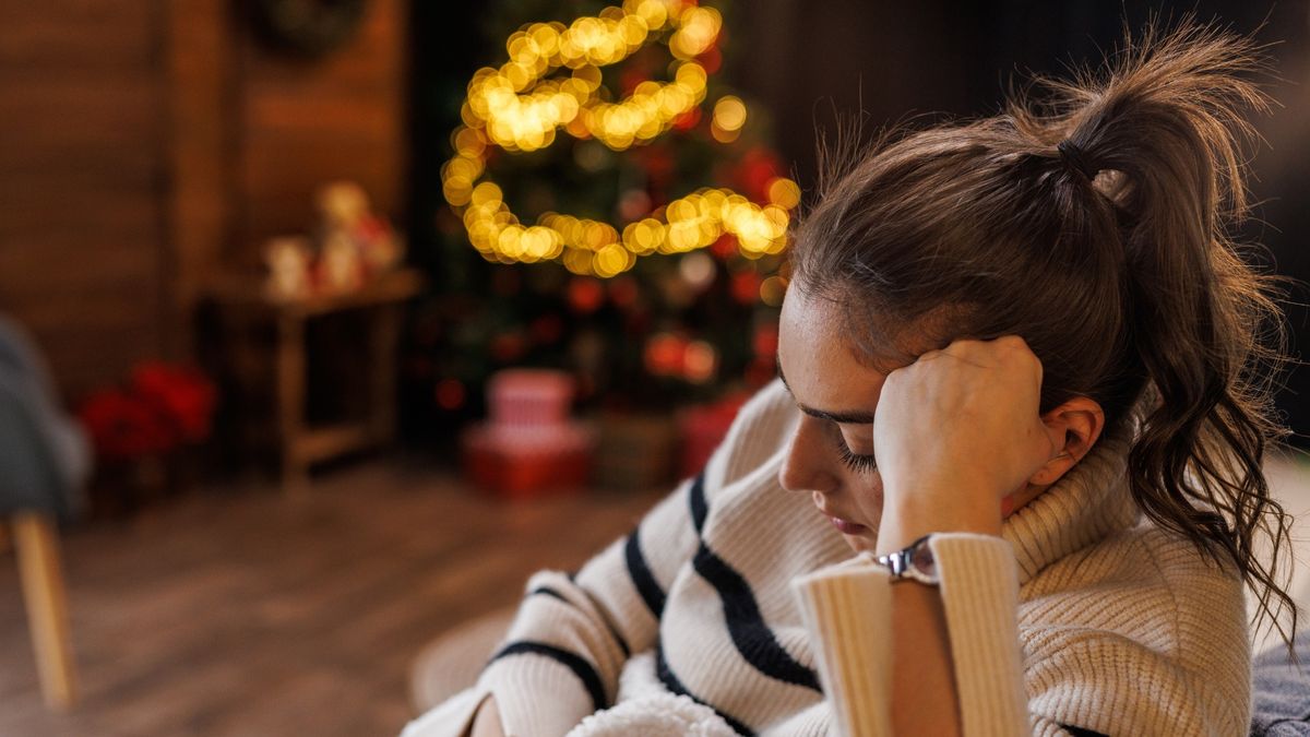 „Holiday Blues” – dlaczego w święta pogarsza się nastrój? Różnica między zimową depresją a świątecznym zmęczeniem