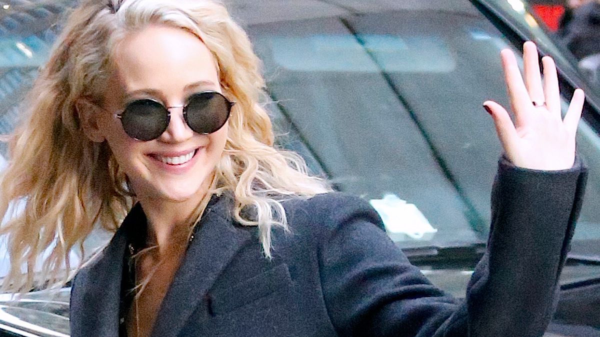 Jennifer Lawrence jest w ciąży. Jak wygląda przyszła mama? Paparazzi  zrobili jej zdjęcia z zaokrąglonym brzuszkiem