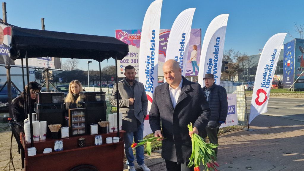 Platforma Obywatelska Płock rozdaje kwiaty w Dzień Kobiet!