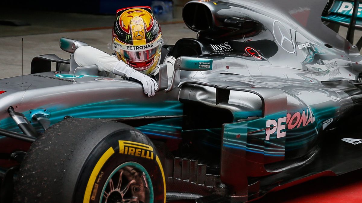 Zdjęcie okładkowe artykułu: PAP/EPA / ROMAN PILIPEY / Na zdjęciu: Lewis Hamilton