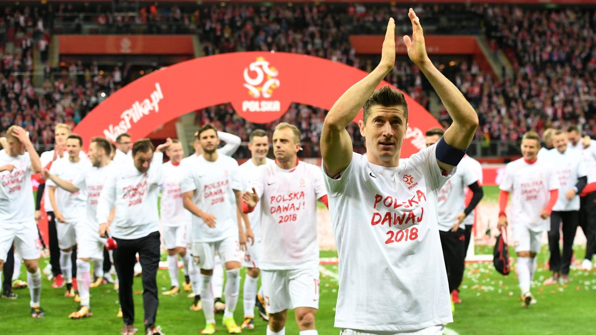 Zdjęcie okładkowe artykułu: PAP / Bartłomiej Zborowski / Na zdjęciu: Robert Lewandowski i jego koledzy z drużyny