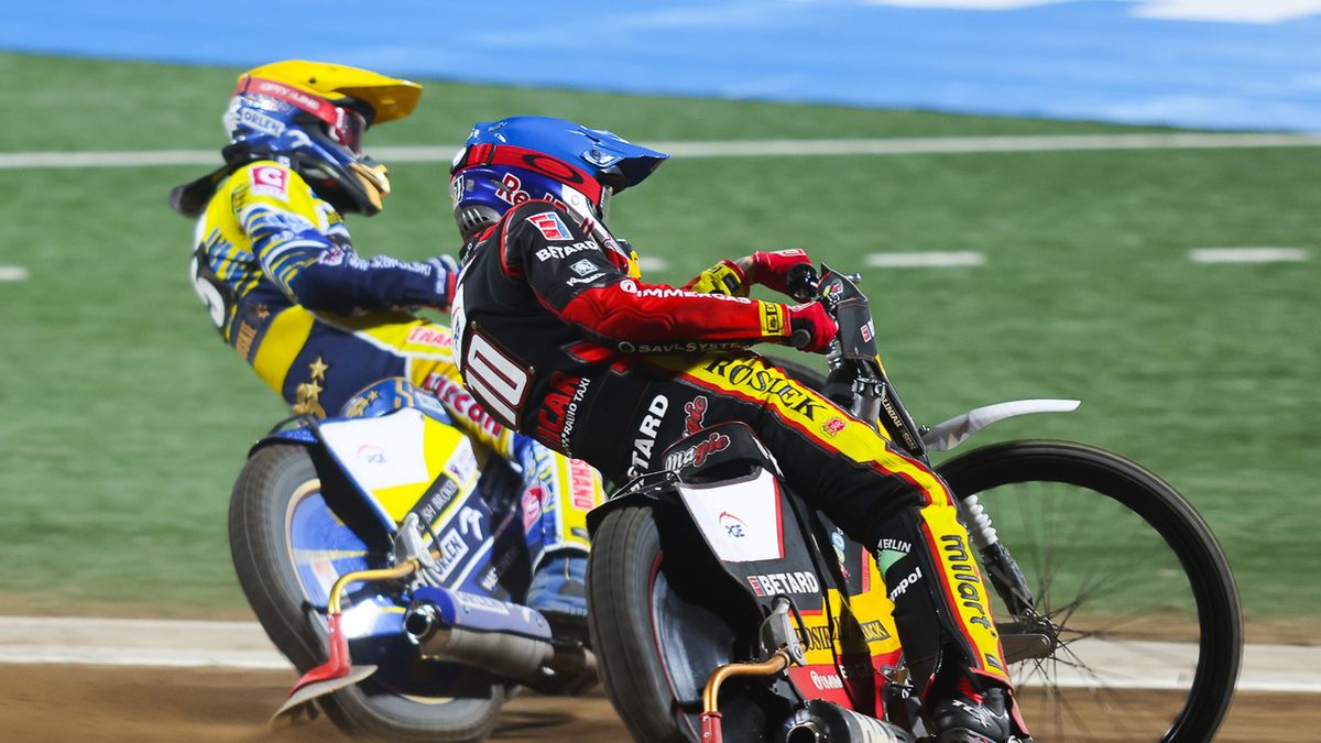 Maciej Janowski (con casco azul) y Bartosz Zmarzlik