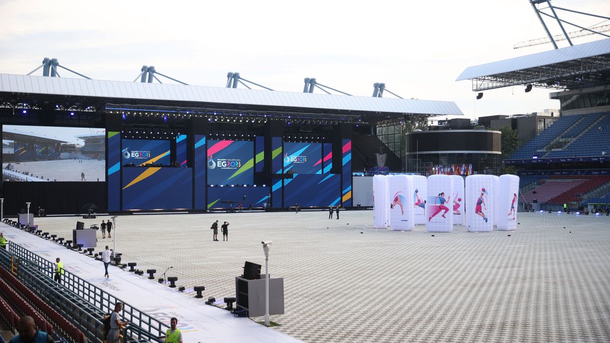 Zdjęcie okładkowe artykułu: PAP/EPA / Łukasz Gągulski / Na zdjęciu: Stadion Miejski im. Henryka Reymana gotowy na ceremonię 