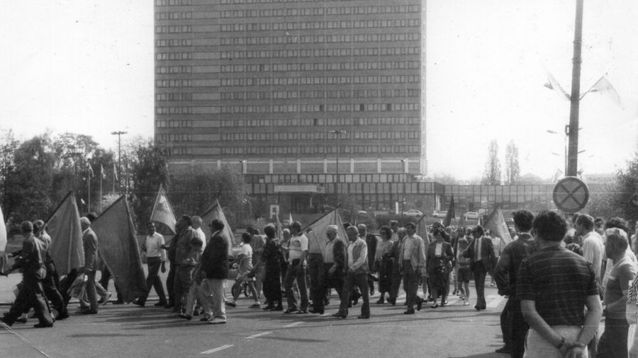 Pochód 1 Majowy w Pile w 1993 roku.