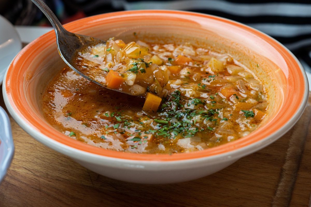 Frühlingssuppe mit jungem Kohl: Omas gesundes Schnellrezept