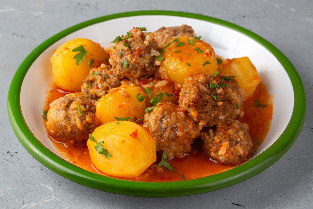 Discover the aromatic world of Persian meatballs: Koofteh delight