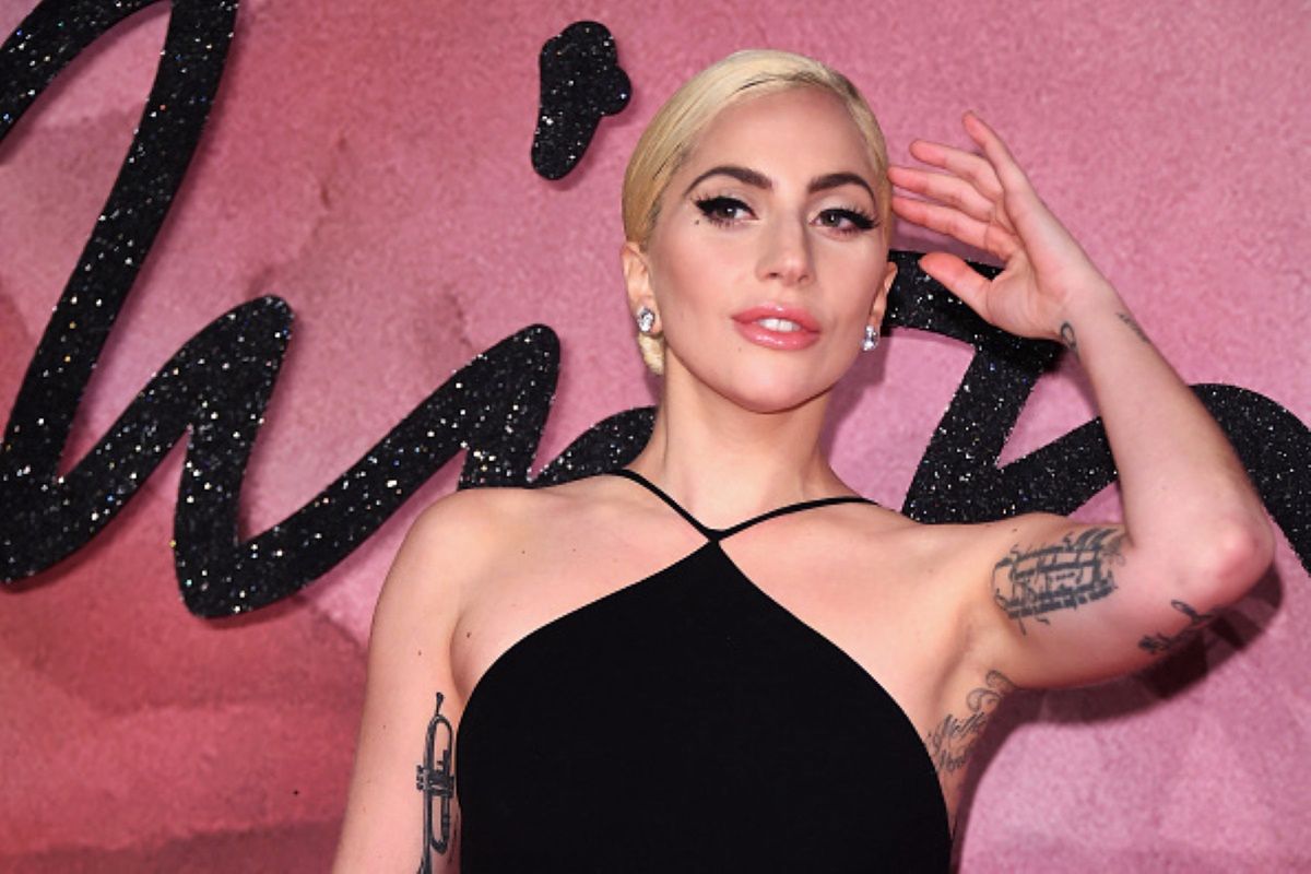 Gorąca Lady Gaga zupełnie nago. Pozdrowiła fanów z Malibu - o2