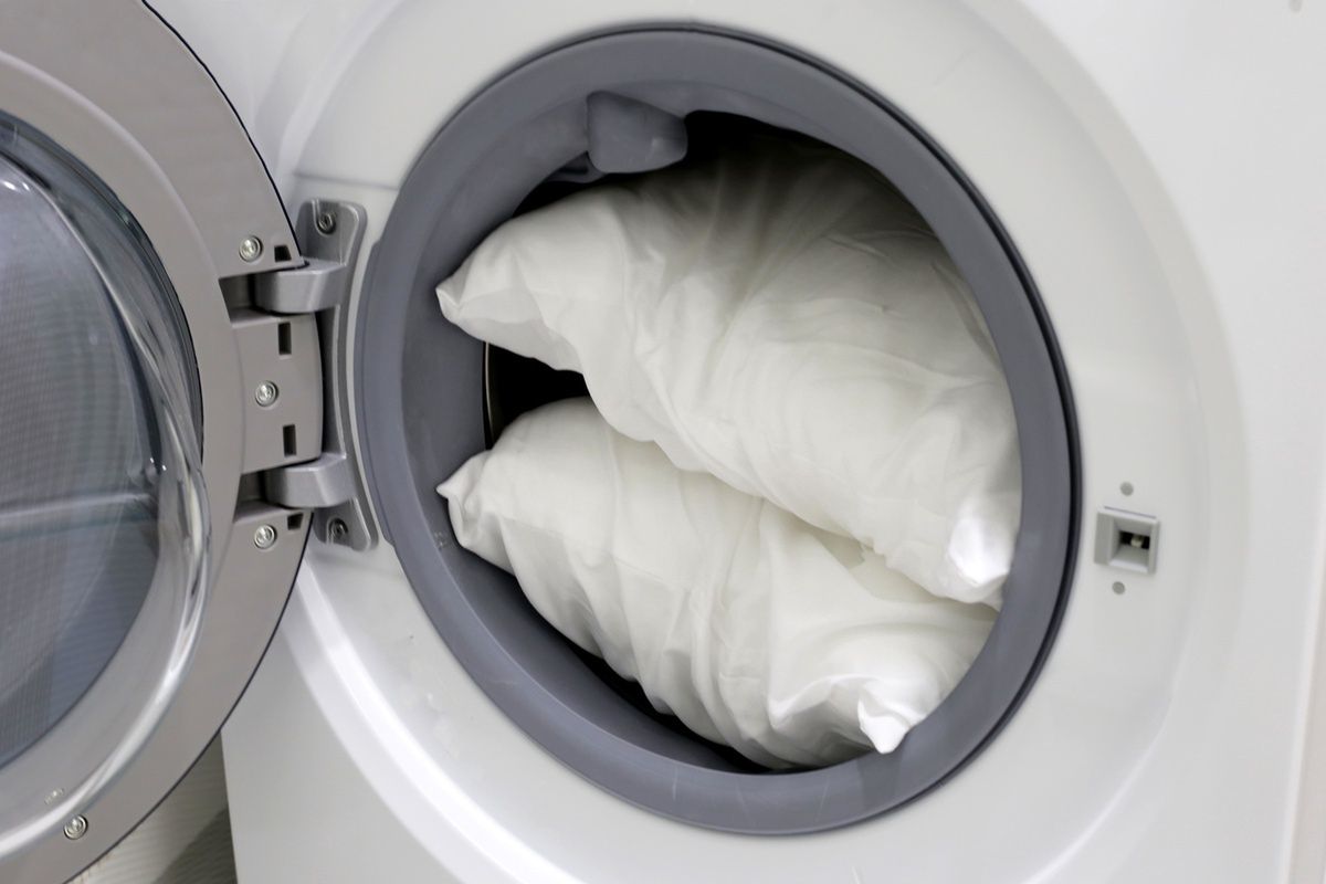 Discover a simple trick for washing pillows Use baking soda instead of