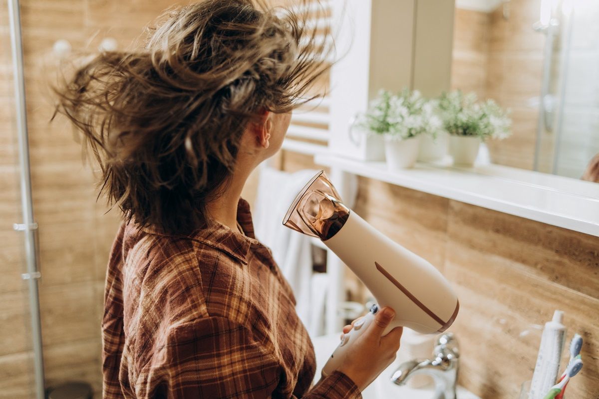 eliminating-the-burning-smell-from-your-hair-dryer-a-step-by-step-guide