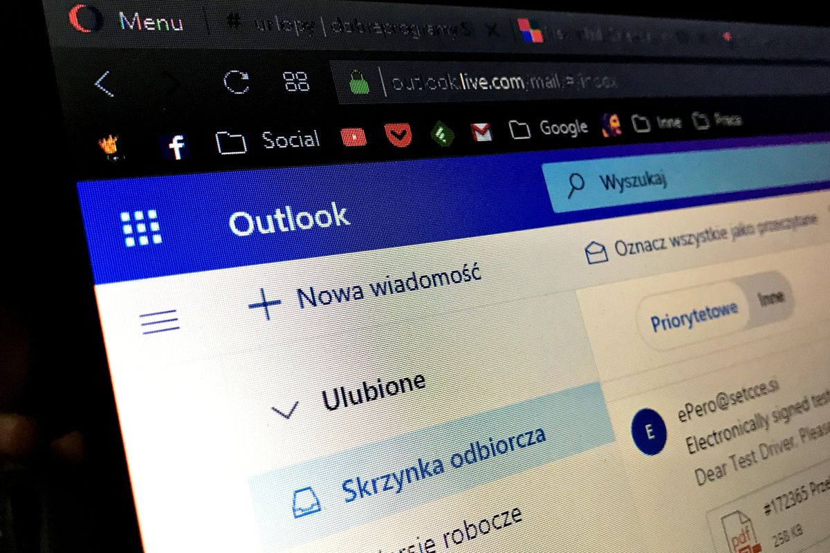 Microsoft lanza oficialmente el nuevo Outlook.com - Vip Replica