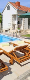 Apartment Ana with private pool Solin