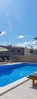 Apartments Villa Milas with pool Jesenice