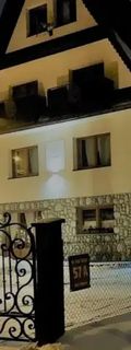 Willa Chwost Pokoje i Apartamenty