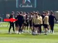 Szczęsny wyszedł na trening. Koledzy tak go przywitali