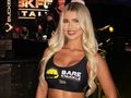 Uznano ją najpiękniejszą "ring girl". Nie zgadniesz, co robi na co dzień