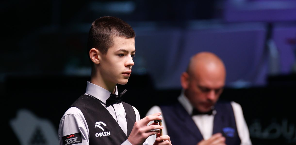 JEDDAH, SAUDI ARABIA - AUGUST 10: Michal Szubarczyk of Poland chalks the cue in the third round match against Stuart Bingham of England on day 3 of the Saudi Arabia Masters 2025 at Green Halls on August 10, 2025 in Jeddah, Saudi Arabia. (Photo by Tai Chengzhe/VCG via Getty Images)