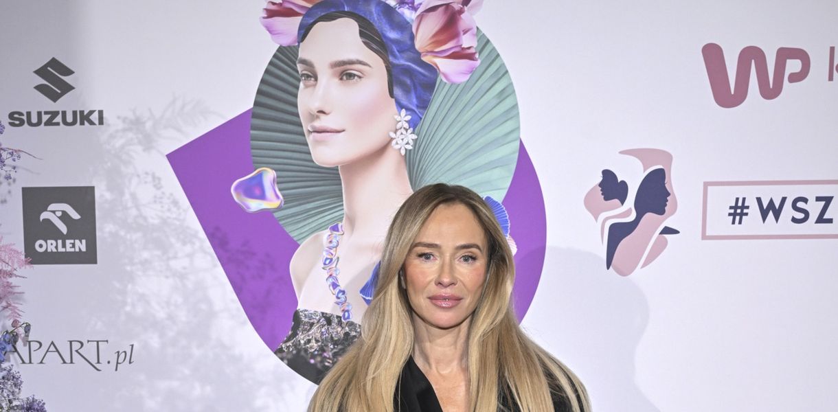 Joanna Przetakiewicz w kreacji z piórami na gali #Wszechmocne