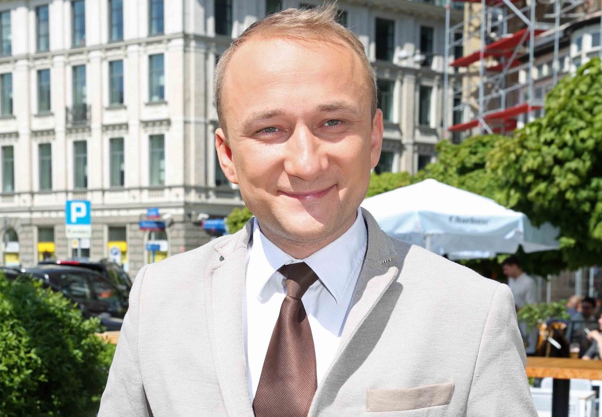 Adam Feder przechodzi z 