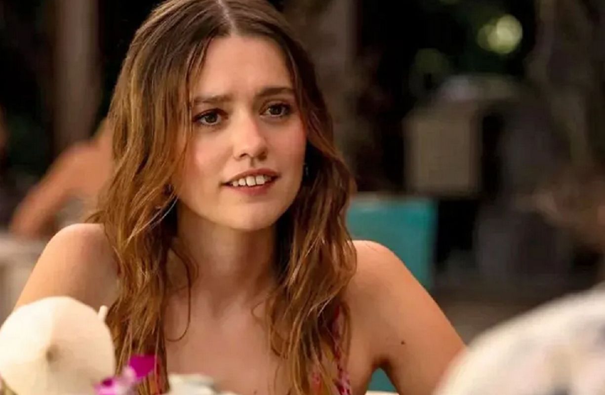 Odzieżowy gigant zmienia świąteczną strategię. Bez spotu z aktorką z "Białego lotosu"