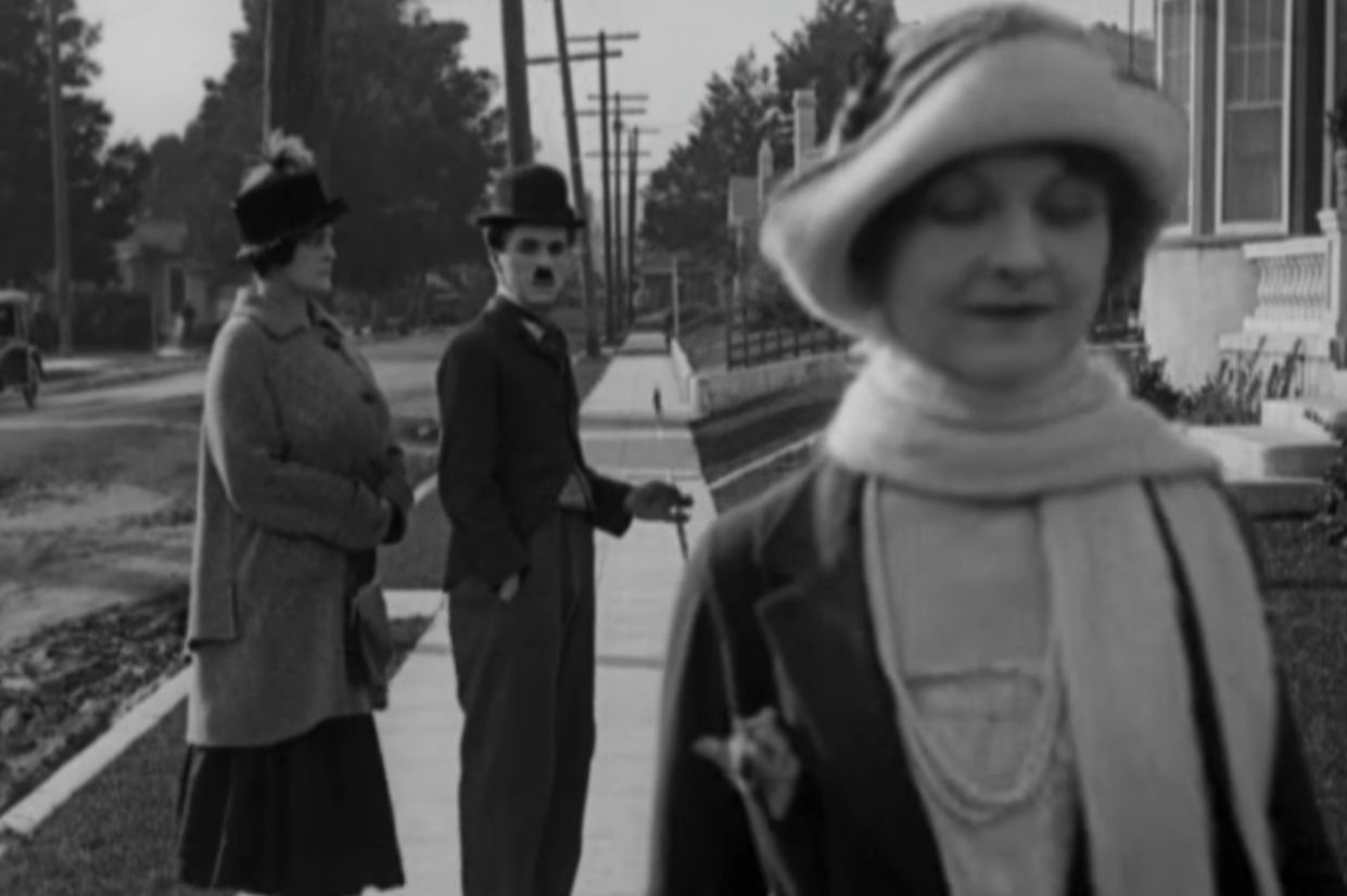Charlie Chaplin stworzył mem "Distracted Boyfriend" już w 1922 roku