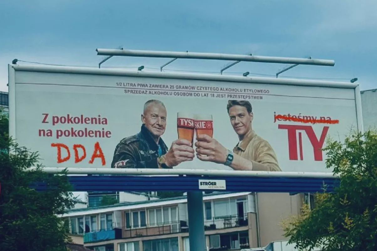 Tyskie w ogniu krytyki za hasło reklamowe. "Billboard nie jest promocją alkoholizmu"