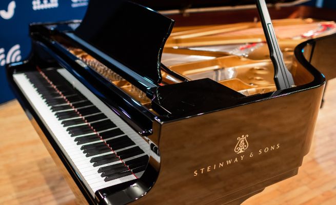 Radio Kraków nie ma pieniędzy, więc sprzedało fortepian zakupiony za milion zł. "Zostanie w rozgłośni przynajmniej przez trzy lata"