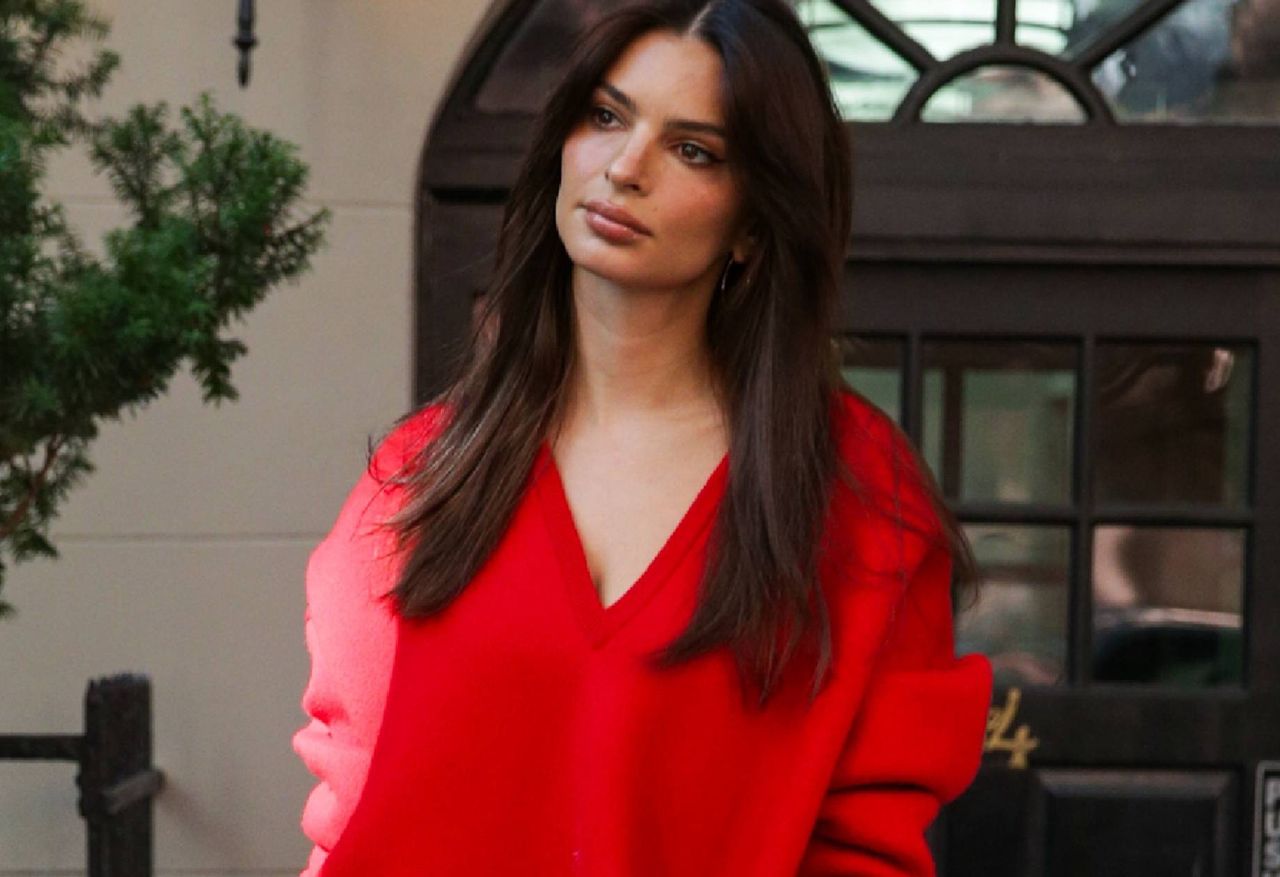 Emily Ratajkowski shines in chic knitted dress at Beckham Jr.'s