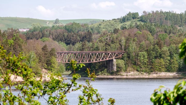 Zatopiona wioska, amunicja i most donikąd - tajemnice Jeziora Pilchowickiego