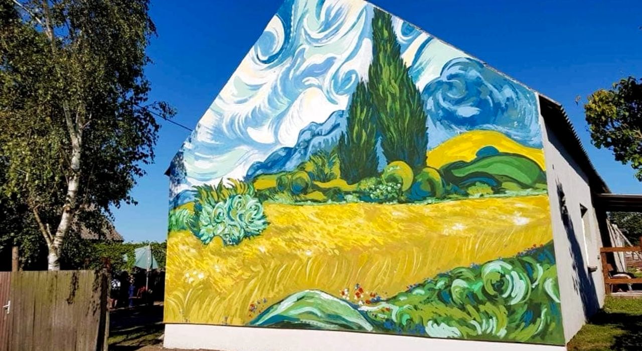 Najbardziej artystyczna wieś w Polsce. Tu zobaczysz dzieła van Gogha za darmo