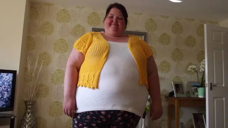 Size 26 mum with 42H boobs who used to gorge on 100 packets of crisps a  month sheds 9 stone in 2 years without stepping foot in a gym – The Sun