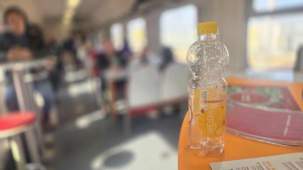 Zapłać i zapomnij. Pasażerowie "nabici w butelkę" w Warsie PKP