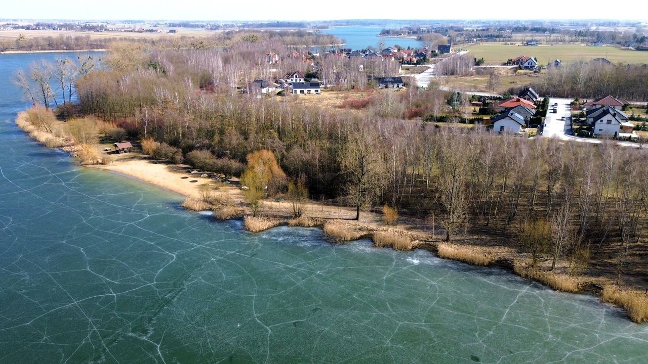 Chełmża rusza z inwestycjami nad jeziorem. Podpisano pierwsze umowy warte blisko milion złotych