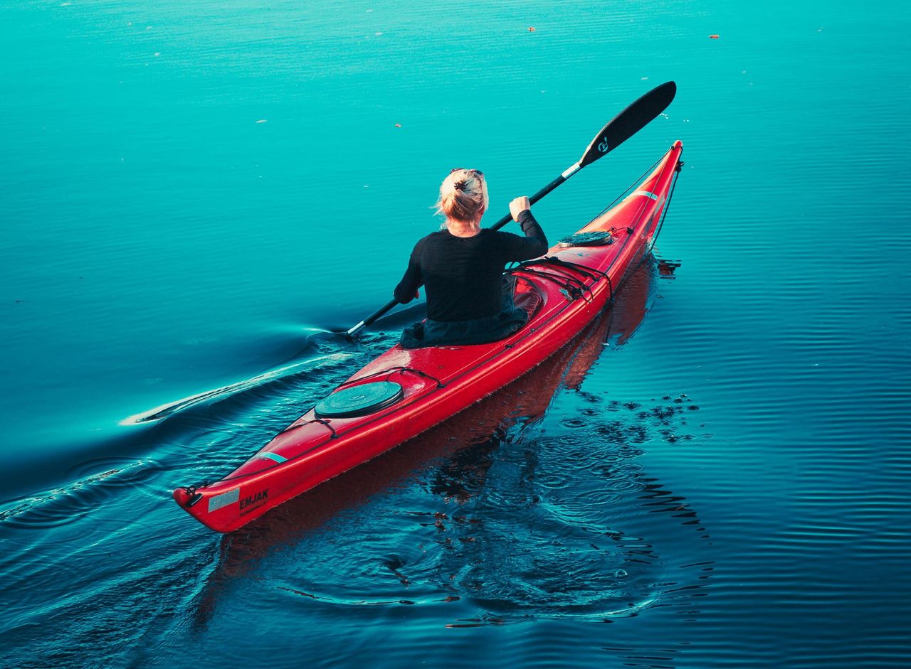 Aktywność na świeżym powietrzu zamiast ekranu. W Poznaniu ruszają treningi kanadyjkowe dla dziewczynek