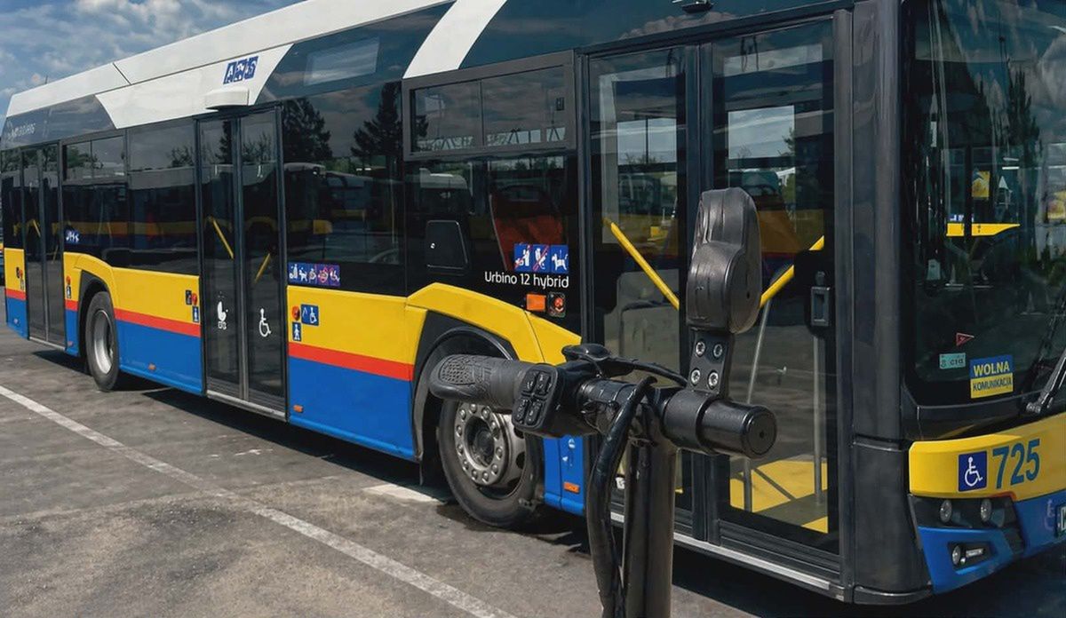 Płock: Zderzenie hulajnogi z autobusem na ul. Wyszogrodzkiej. Policja apeluje o ostrożność!
