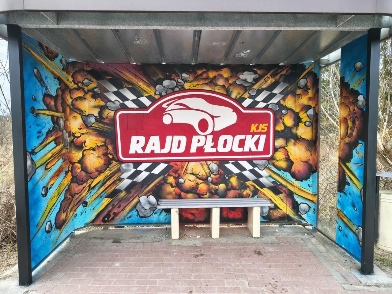 Przystanek autobusowy w Popłacinie w nowej odsłonie!