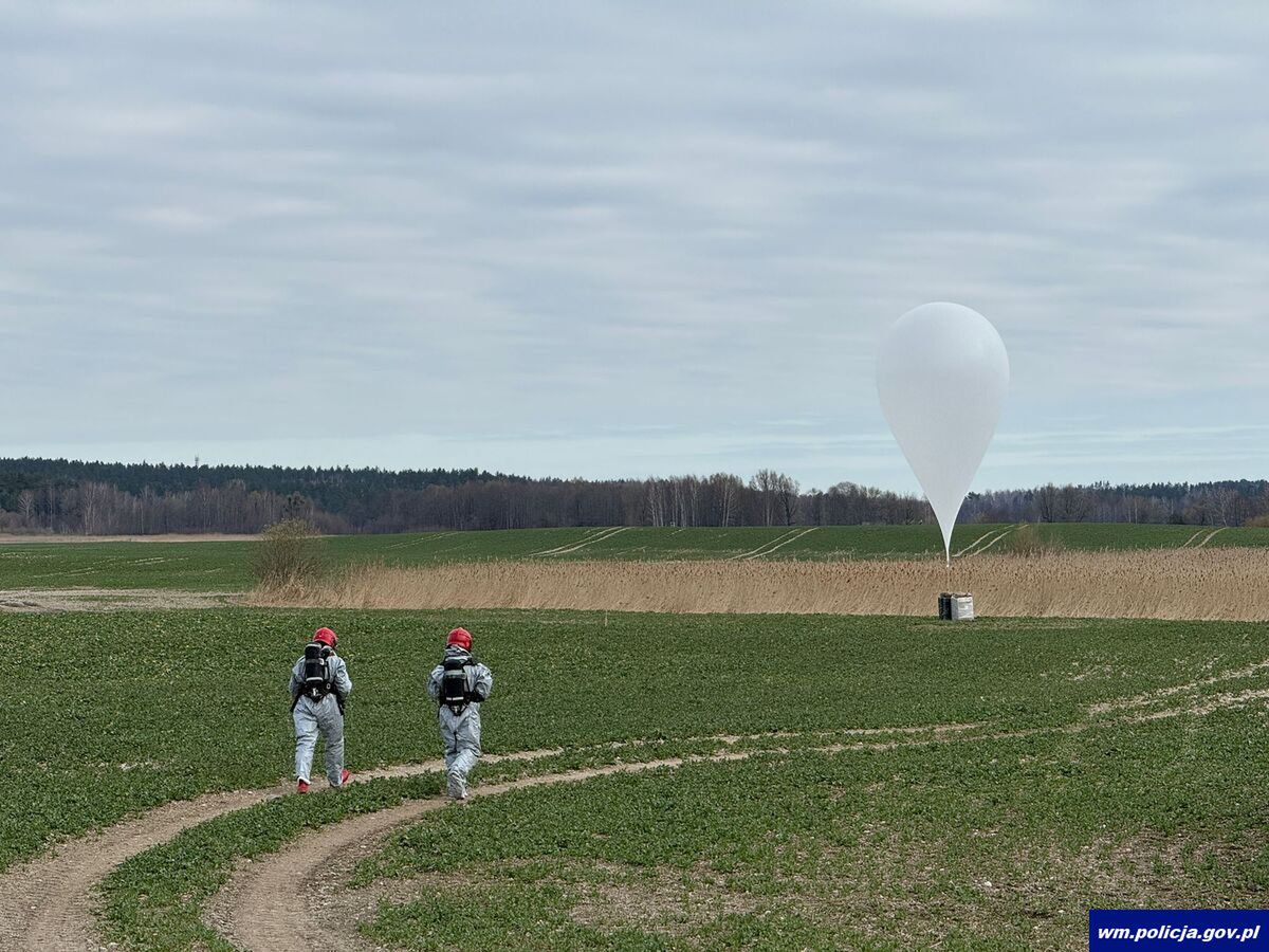 Balony z kontrabandą nad Warmią i Mazurami. Policja zabezpieczyła nielegalne papierosy