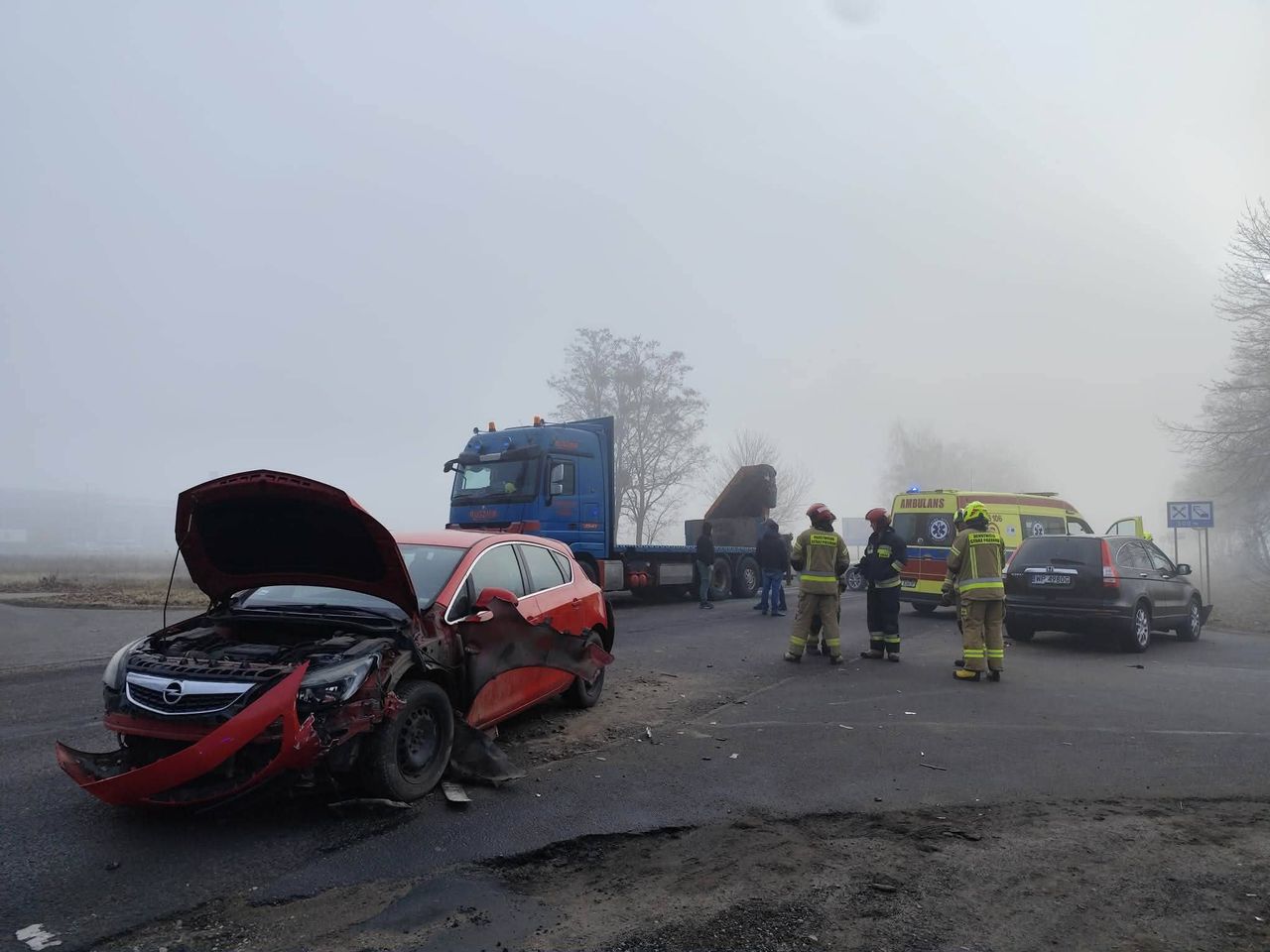 Zderzenie 3 pojazdów w Cekanowie. DK62 zablokowana!