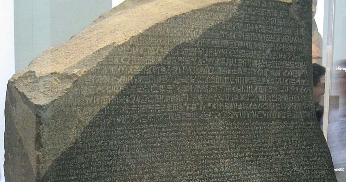Kamień z Rosetty. Przypadkowe odkrycie, które zmieniło historię