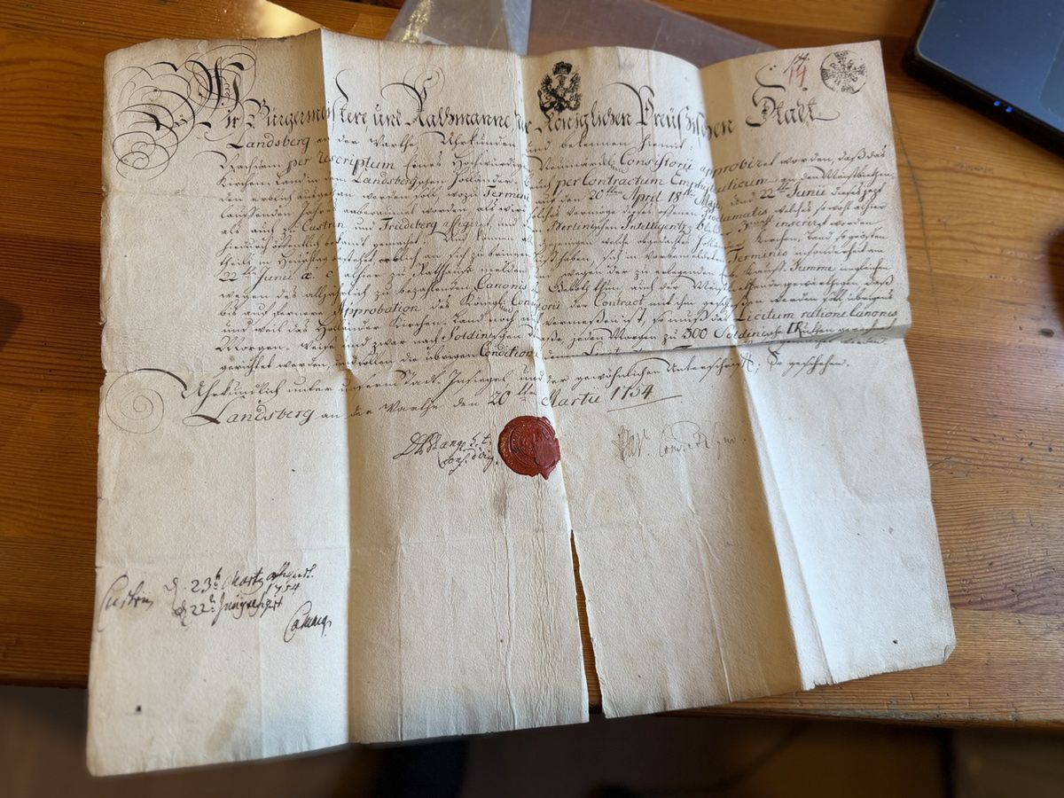 "Złodziejski skarb z lasu". Policja odzyskała 270-letni dokument skradziony z archiwum