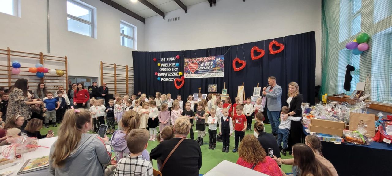 SP w Obrowie zagrało dla WOŚP - w całym dniu świętowano ludzką życzliwość