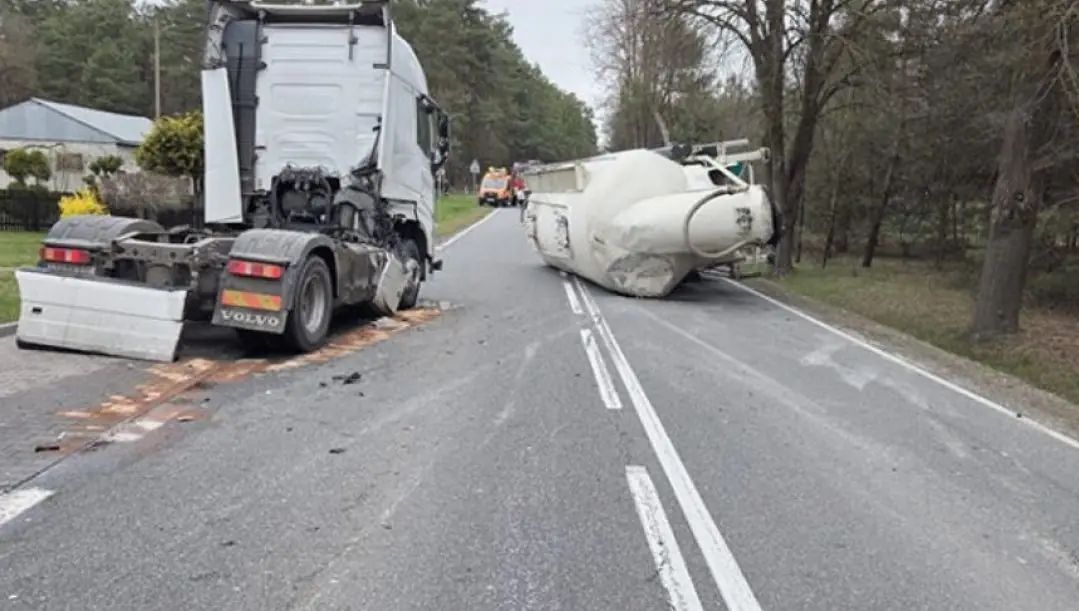 Przewrócona ciężarówka blokuje DK79 Sandomierz – Lipsko