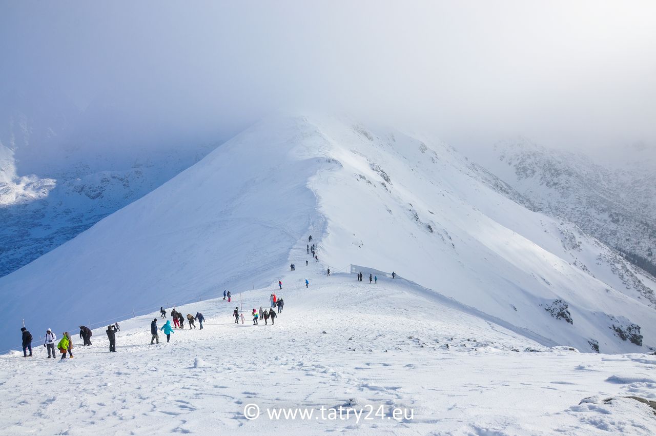 Tatry zimą: Co musisz wiedzieć przed wyjazdem w zaśnieżone góry – bezpieczeństwo, sprzęt, atrakcje