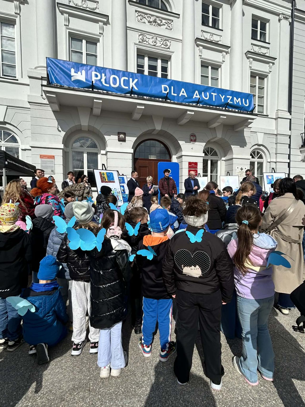 Niebieski kwiecień w Płocku. Oficjalny start przed ratuszem