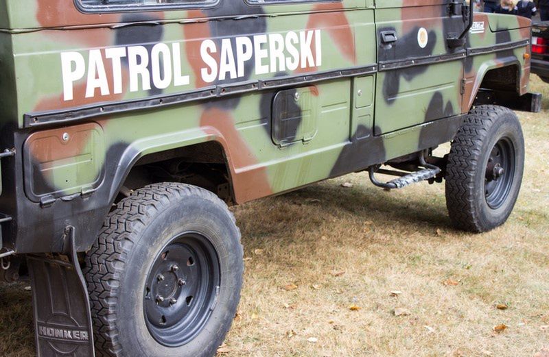 Niewybuch na prywatnej posesji w gminie Sadowie. Na miejsce wezwano służby