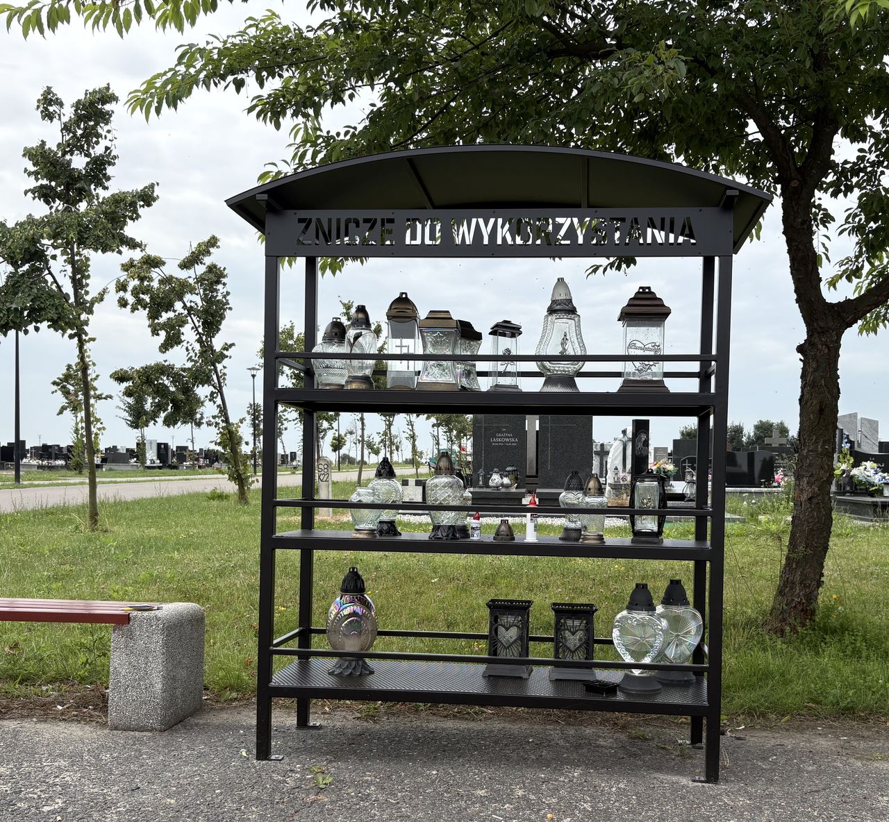 Tuż przed 1 listopada: Lublin zachęca do "zniczodzielni", podsumowuje inwestycje na cmentarzach i przypomina o wyszukiwarce Grobonet