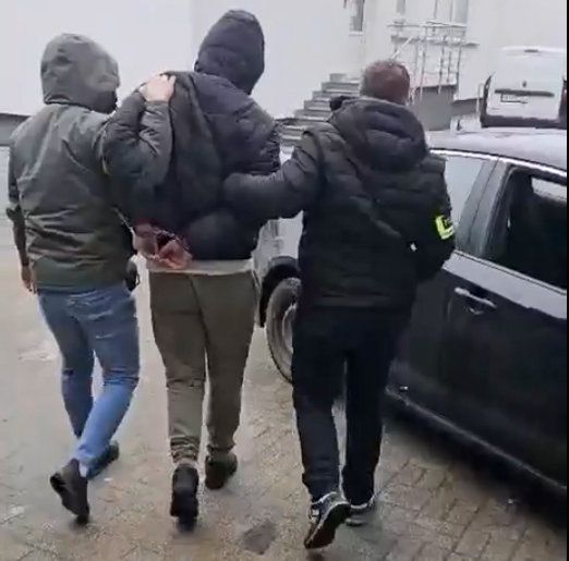 Telefon, strach i pieniądze w śmietniku. Rozbita szajka oszustów działających "na policjanta"