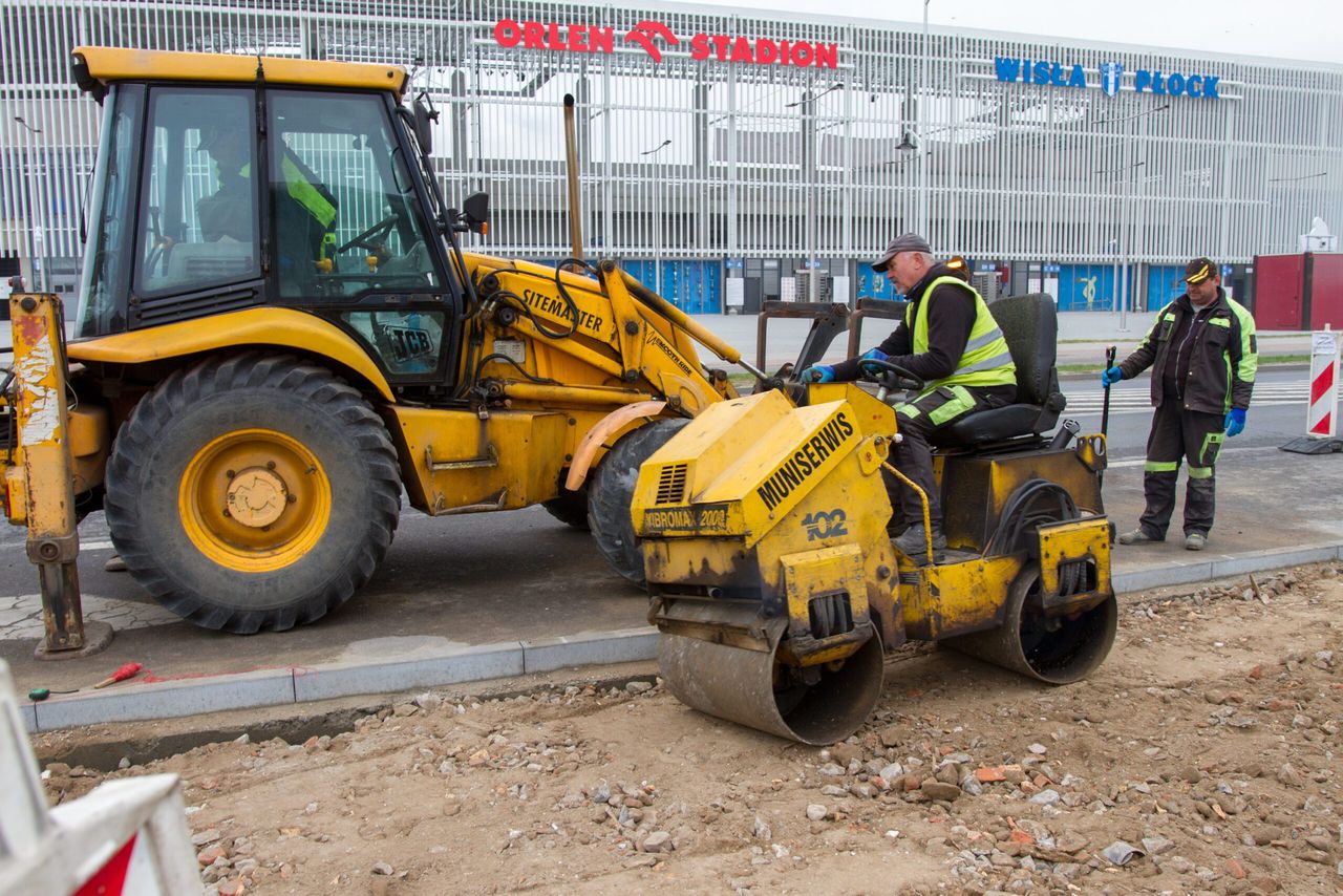 Zmiany przy Orlen Stadionie. Powstaje szerokie przejście dla pieszych