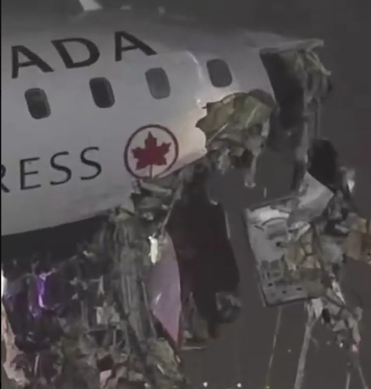 Katastrofa na pasie LaGuardia: Air Canada Express z impetem uderza w wóz strażacki – lotnisko sparaliżowane